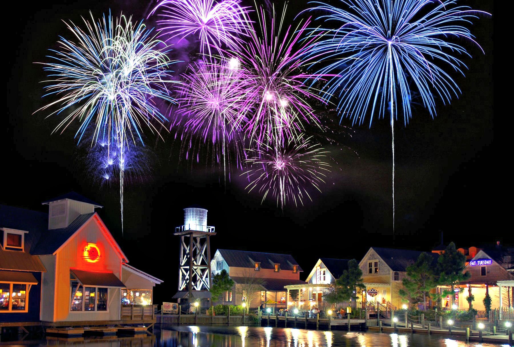 Baytowne in Sandestin Fireworks